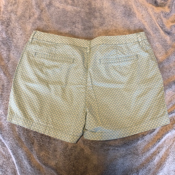 daisy patterned shorts - Picture 2 of 4